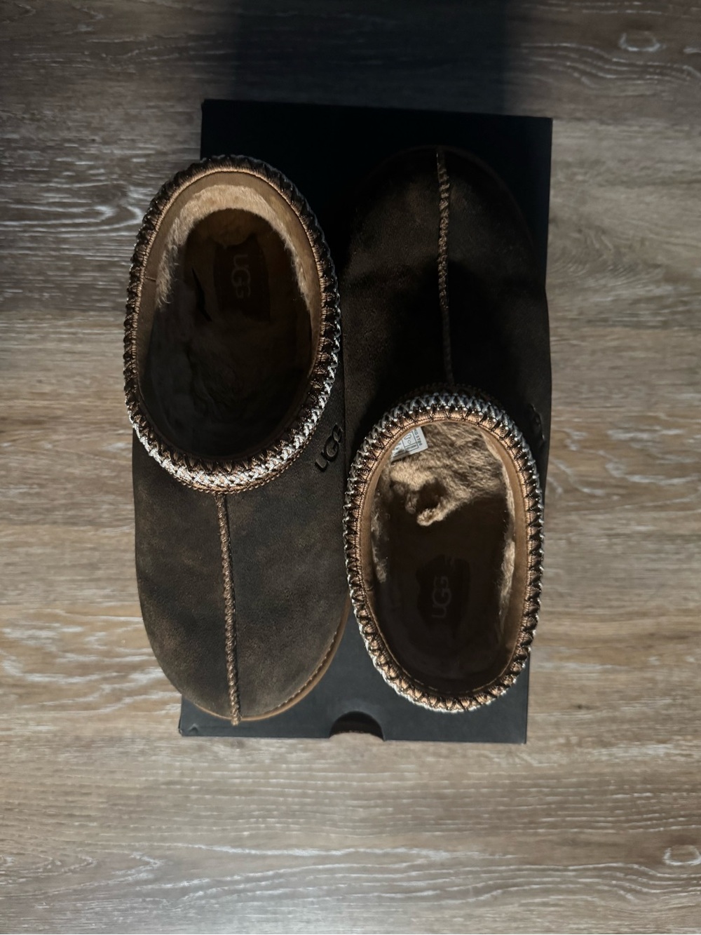 UGG Tasman slippers in black & brown dark chestnut baxter